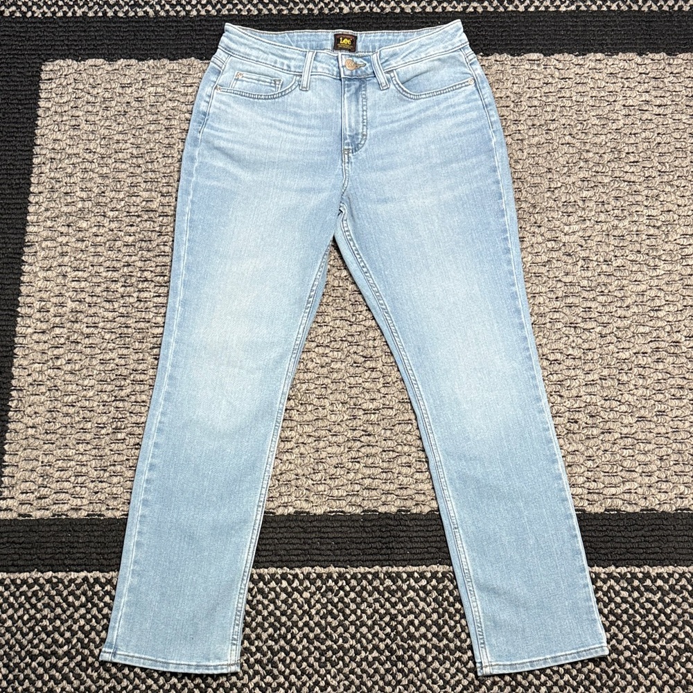 Lee Straight Jeans Women’s 8 Mid Rise Stretch Light Wash Denim Classic Fit NWT